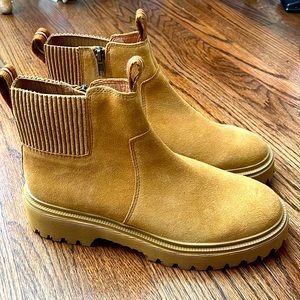 NWOT tan suede bootie
